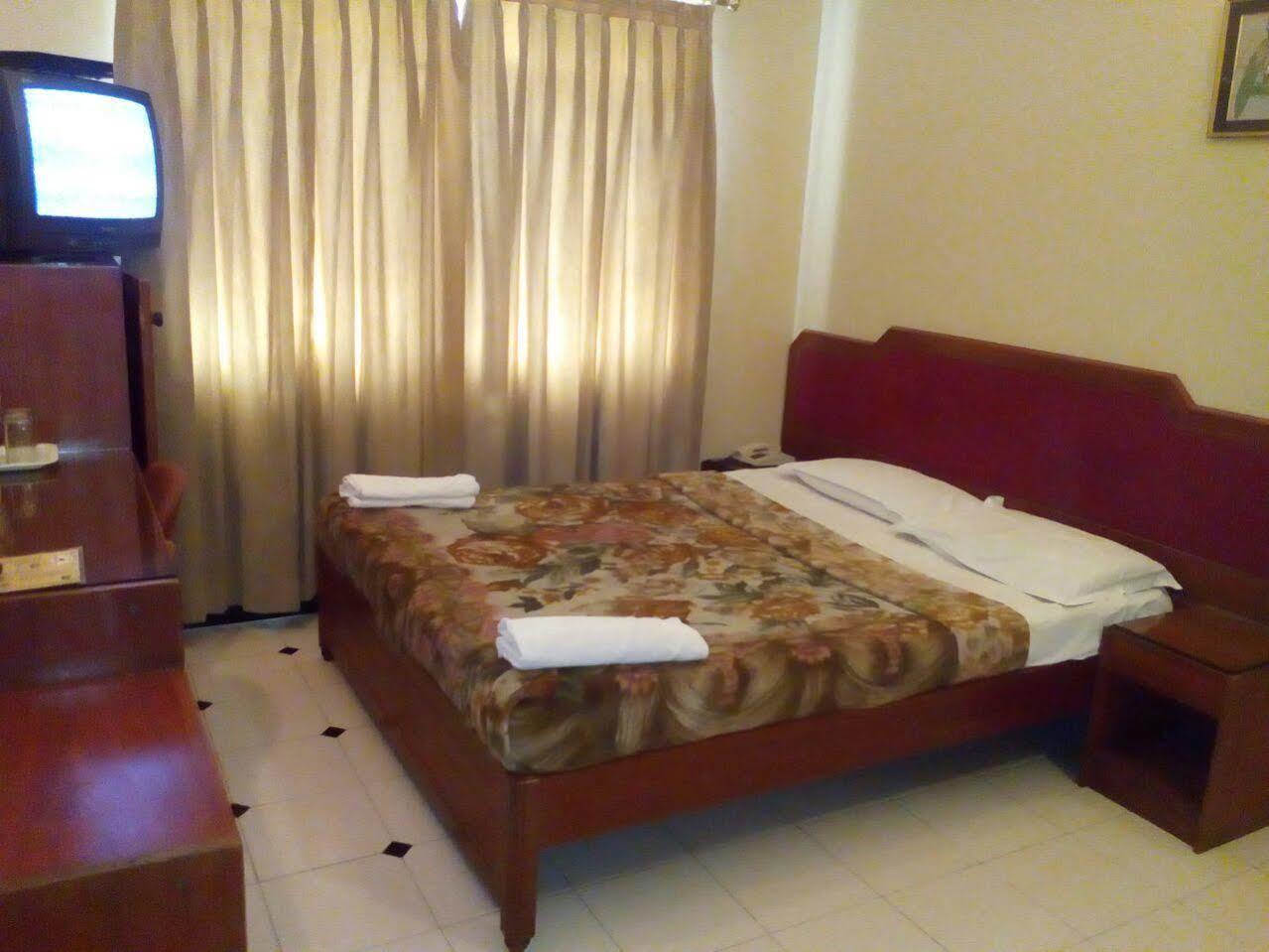 Hotel Bombay Tiffanys Mysore Ngoại thất bức ảnh